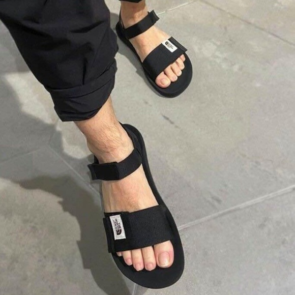 BRAND NEW men the north face skeena sandals size US 11 (black colour) - Picture 1 of 6